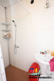 Dwa domy z ziemią rolną w Broniszowie